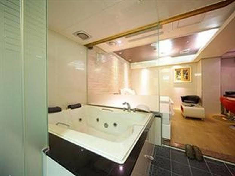 Louis Hotel Сеонгнам Екстериор снимка